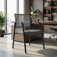 Sedia Conferenza Hermes con braccioli, base a 4 gambe, seduta ampia, schienale in rete