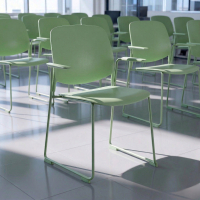 Sedia da Conferenza con braccioli Nadya, Pratica e impilabile