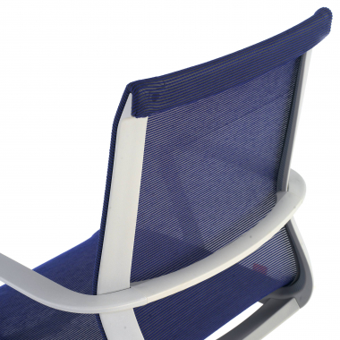 sedia ufficio di design bianco blu struttura nera rete transpirante braccioli fissi 5