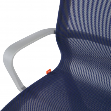 sedia ufficio di design bianco blu struttura nera rete transpirante braccioli fissi 4
