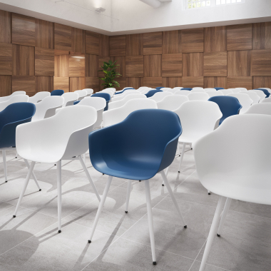 sedia da conferenza blu 4 gambe di plastica braccioli fissi 2
