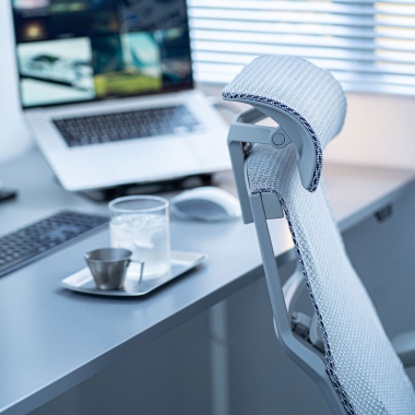 sedia ergonomica grigio struttura bianca rete transpirante braccioli regolabili 5d supporto lombare poggiatesta 11