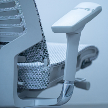 sedia ergonomica grigio struttura bianca rete transpirante braccioli regolabili 5d supporto lombare poggiatesta 12