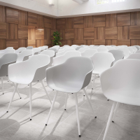 Sedia Conferenza Alice, 4 gambe, design avvolgente